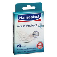 Hansaplast med Aqua Protect schützt die Wunde während des Waschens, Duschens und Badens.