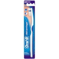 Zahnbürste Control Grip 40 mittel zur Reinigung von schwer zugänglichen Stellen im Mund.