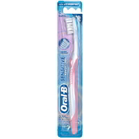 Advantage 35 sensitiv Zahnbürste mit extra weichen, an den Enden abgerundeten Borsten.