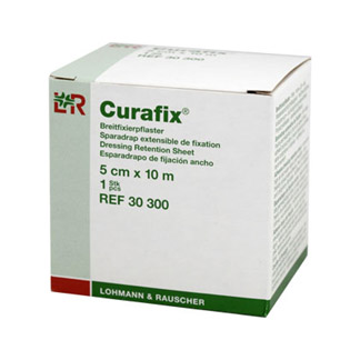 Durch seine Porenprägung ist Curafix extrem luft- und wasserdampfdurchlässig.